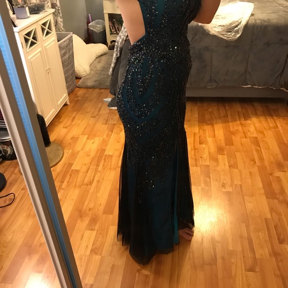 Sean Collection Gown - Picture 4 of 5